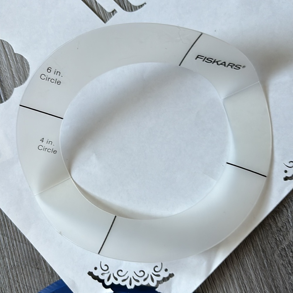 Fiskars circle border punch - Picture 2 of 4